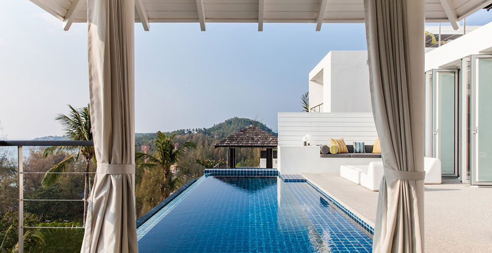 Villa Sammasan - Sun loungers by the pool